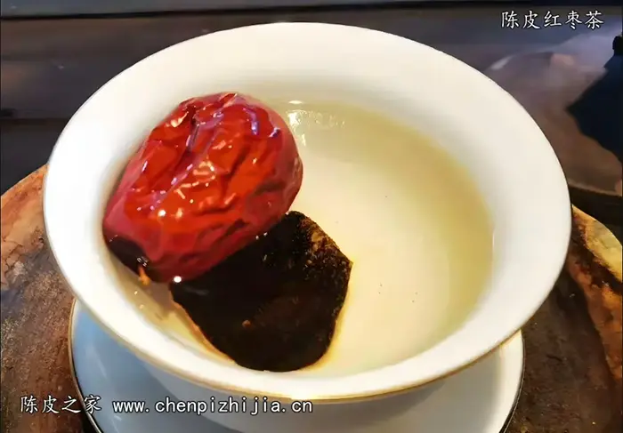 陈皮红枣一起泡水喝示意图