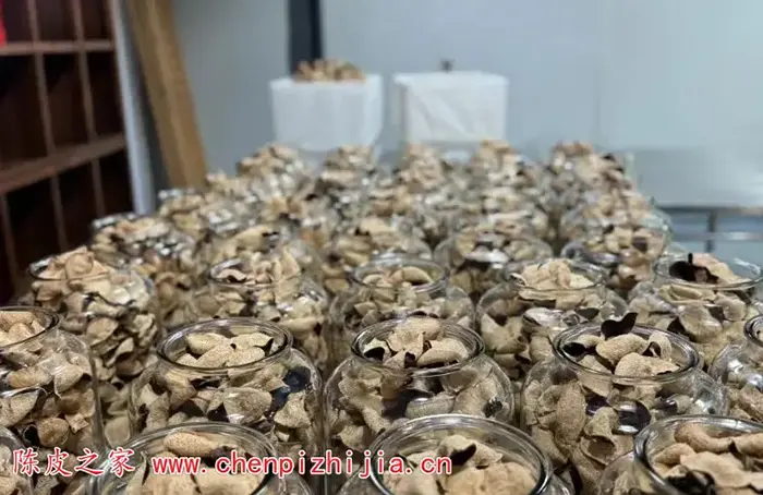 新会陈皮最佳保存方法：保存地点和容器的正确选择