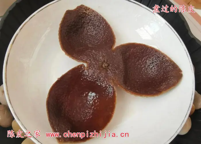 陈皮煮水隔夜后陈皮表面泛白色是什么原因