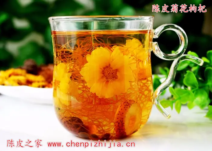 陈皮菊花枸杞一起泡水喝